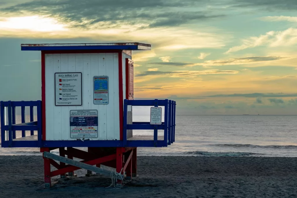 a lifeguard stand at the beach